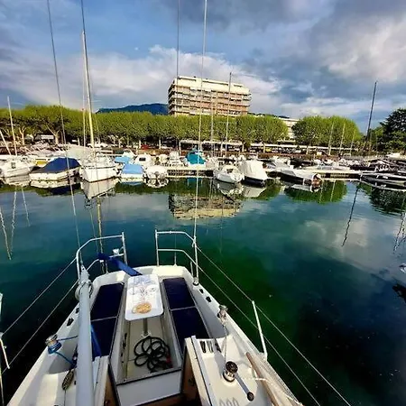 Voilier Sunbeam Yachts 27,5 A Quai Au Grand Port Aix Les Bains Bateau-hôtel Aix-les-Bains