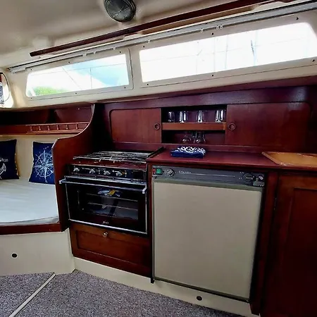 Voilier Sunbeam Yachts 27,5 A Quai Au Grand Port Aix Les Bains *