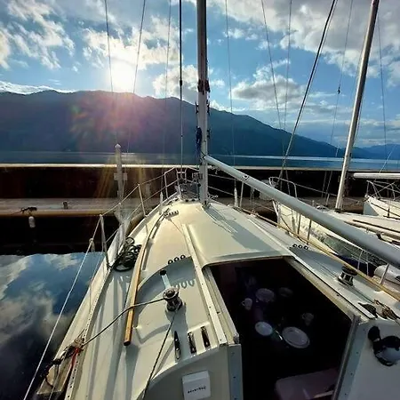 Voilier Sunbeam Yachts 27,5 à Quai Au Grand Port Aix Les Bains * Aix-les-Bains