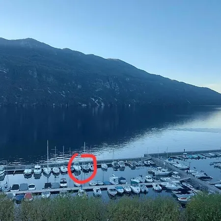 Voilier Sunbeam Yachts 27,5 à Quai Au Grand Port Aix Les Bains Bateau-hôtel Aix-les-Bains