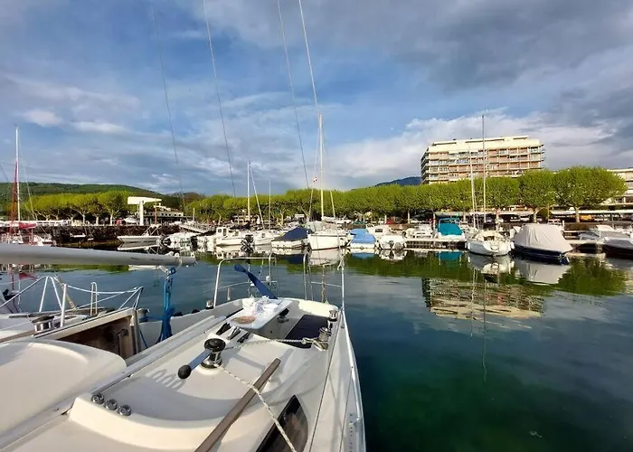 Botel Voilier Sunbeam Yachts 27,5 A Quai Au Grand Port Aix Les Bains Aix-les-Bains
