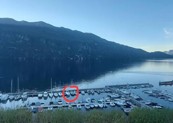 Voilier Sunbeam Yachts 27,5 à Quai Au Grand Port Aix Les Bains Bateau-hôtel Aix-les-Bains