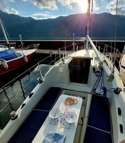 Voilier Sunbeam Yachts 27,5 A Quai Au Grand Port Aix Les Bains *